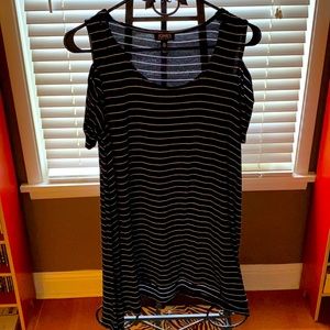 A black and white Jones New York T-shirt